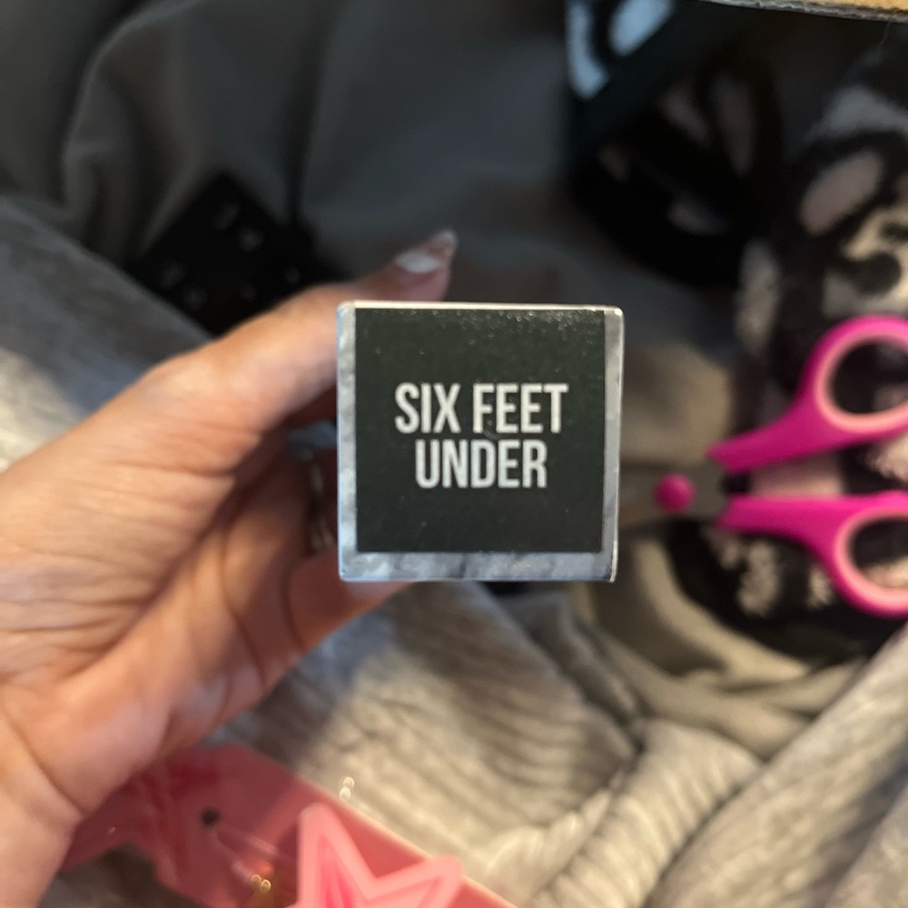 Jeffree Star Gloss six feet under